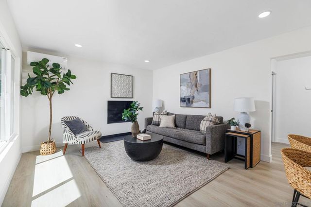 866 Merlin Dr, San Diego, CA 92114