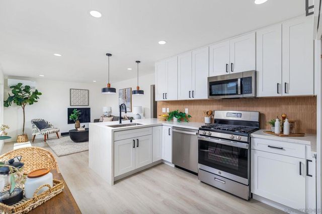 866 Merlin Dr, San Diego, CA 92114