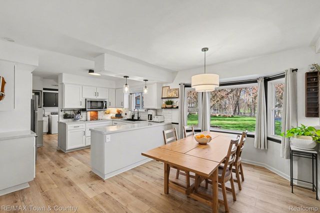 3423 Longview Drive, Flushing Charter Township, MI 48433