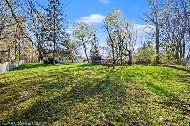 3423 Longview Drive, Flushing Charter Township, MI 48433