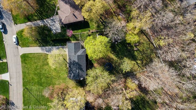 3423 Longview Drive, Flushing Charter Township, MI 48433