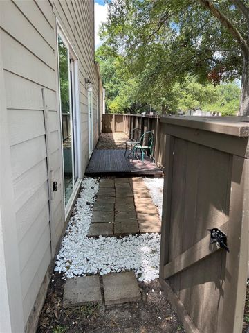 1502 Prairie Grove Drive, Houston, TX 77077