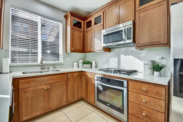 6111 Hyde Park Dr, Gilroy, CA 95020