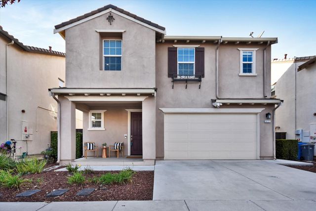 6111 Hyde Park Dr, Gilroy, CA 95020