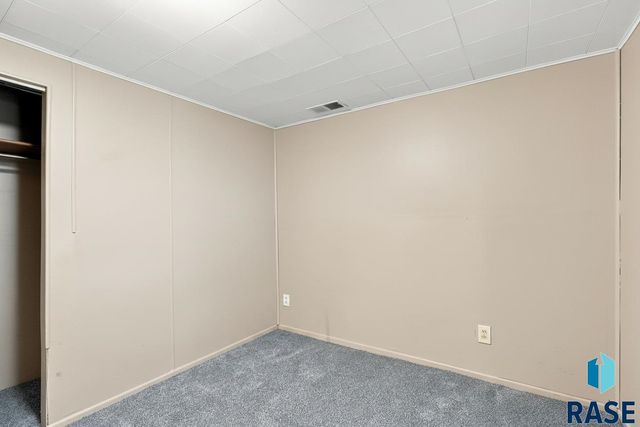 1502 E 12th St Street, Sioux Falls, SD 57103