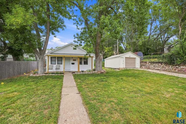 1502 E 12th St Street, Sioux Falls, SD 57103