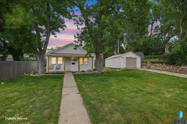 1502 E 12th St Street, Sioux Falls, SD 57103