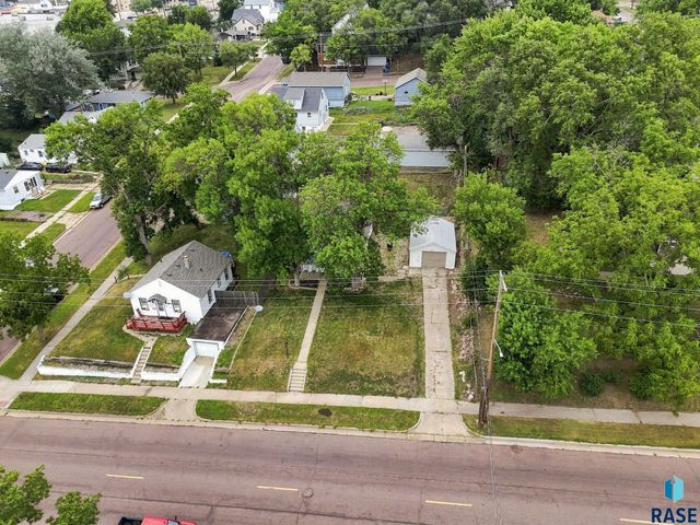 1502 E 12th St Street, Sioux Falls, SD 57103