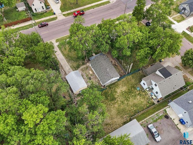1502 E 12th St Street, Sioux Falls, SD 57103
