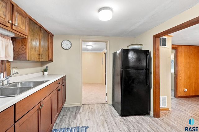 1502 E 12th St Street, Sioux Falls, SD 57103