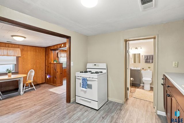 1502 E 12th St Street, Sioux Falls, SD 57103