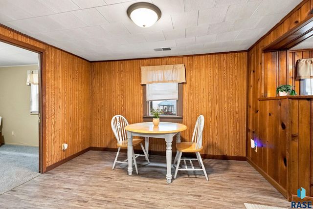 1502 E 12th St Street, Sioux Falls, SD 57103