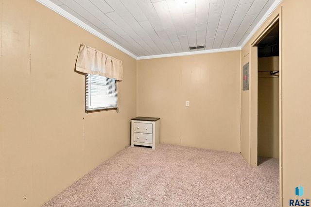 1502 E 12th St Street, Sioux Falls, SD 57103