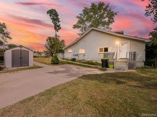 9526 Cedar Island Road, White Lake, MI 48386