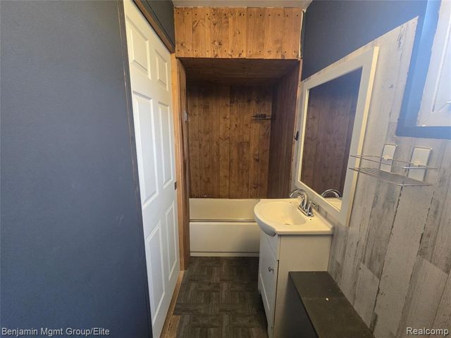 120 W Mcneil Street, Corunna, MI 48817