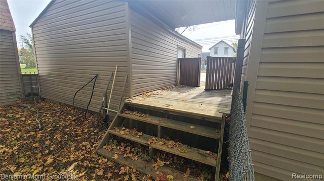 120 W Mcneil Street, Corunna, MI 48817