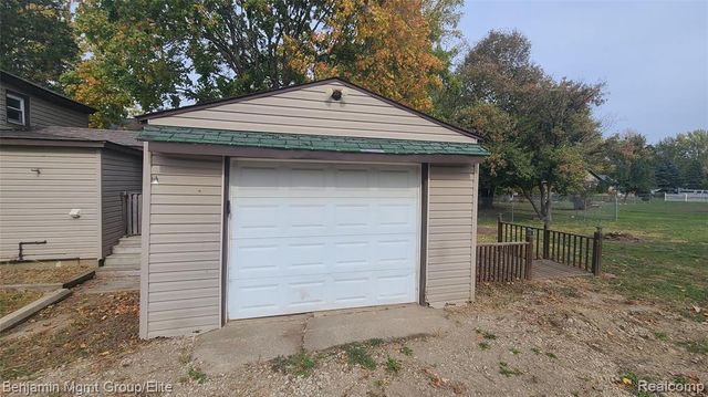 120 W Mcneil Street, Corunna, MI 48817