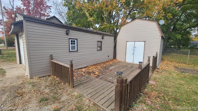 120 W Mcneil Street, Corunna, MI 48817