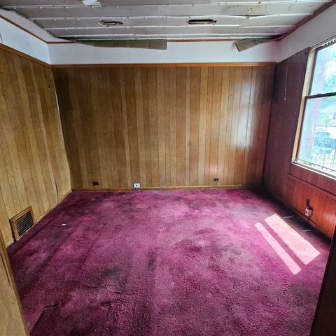 3950 W MONTROSE Avenue, Chicago, IL 60618