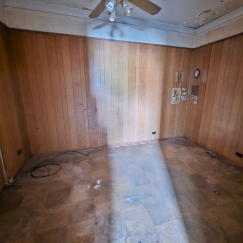 3950 W MONTROSE Avenue, Chicago, IL 60618