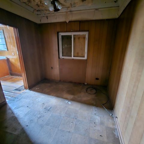 3950 W MONTROSE Avenue, Chicago, IL 60618