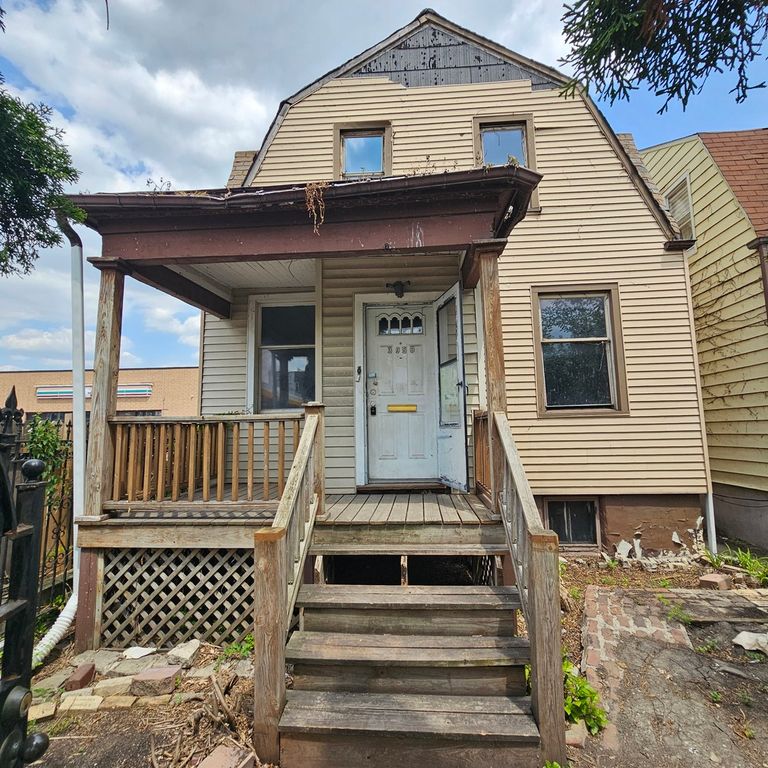 3950 W MONTROSE Avenue, Chicago, IL 60618