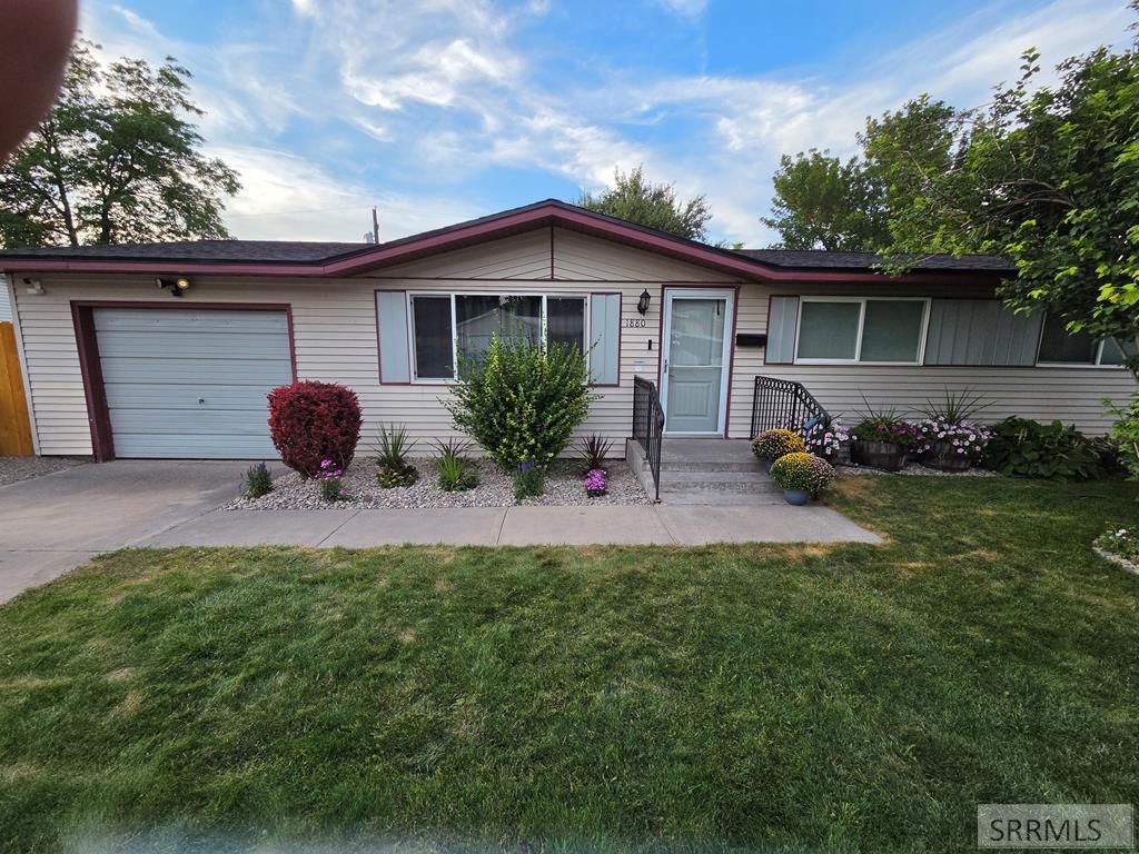 Image 2 of property listing at 1880 Carmel Drive, Idaho Falls, ID 83402