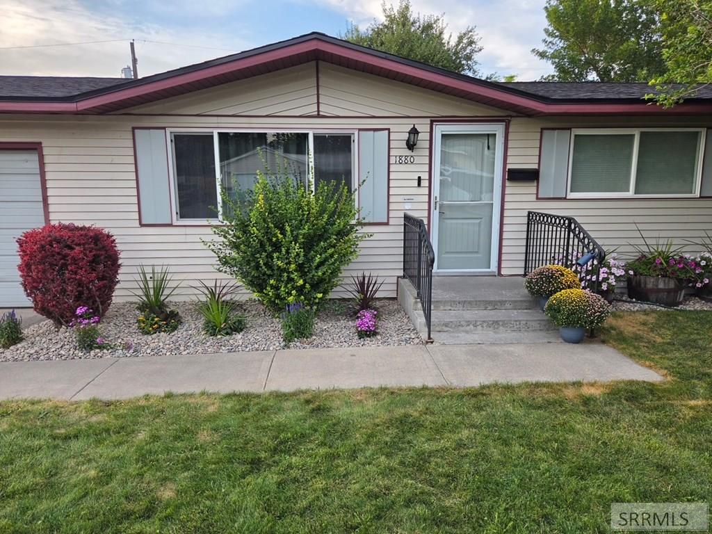 Image 3 of property listing at 1880 Carmel Drive, Idaho Falls, ID 83402
