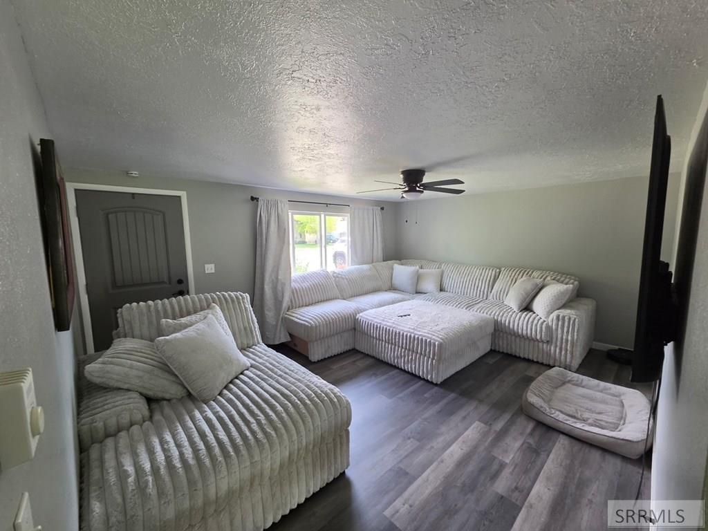 Image 7 of property listing at 1880 Carmel Drive, Idaho Falls, ID 83402