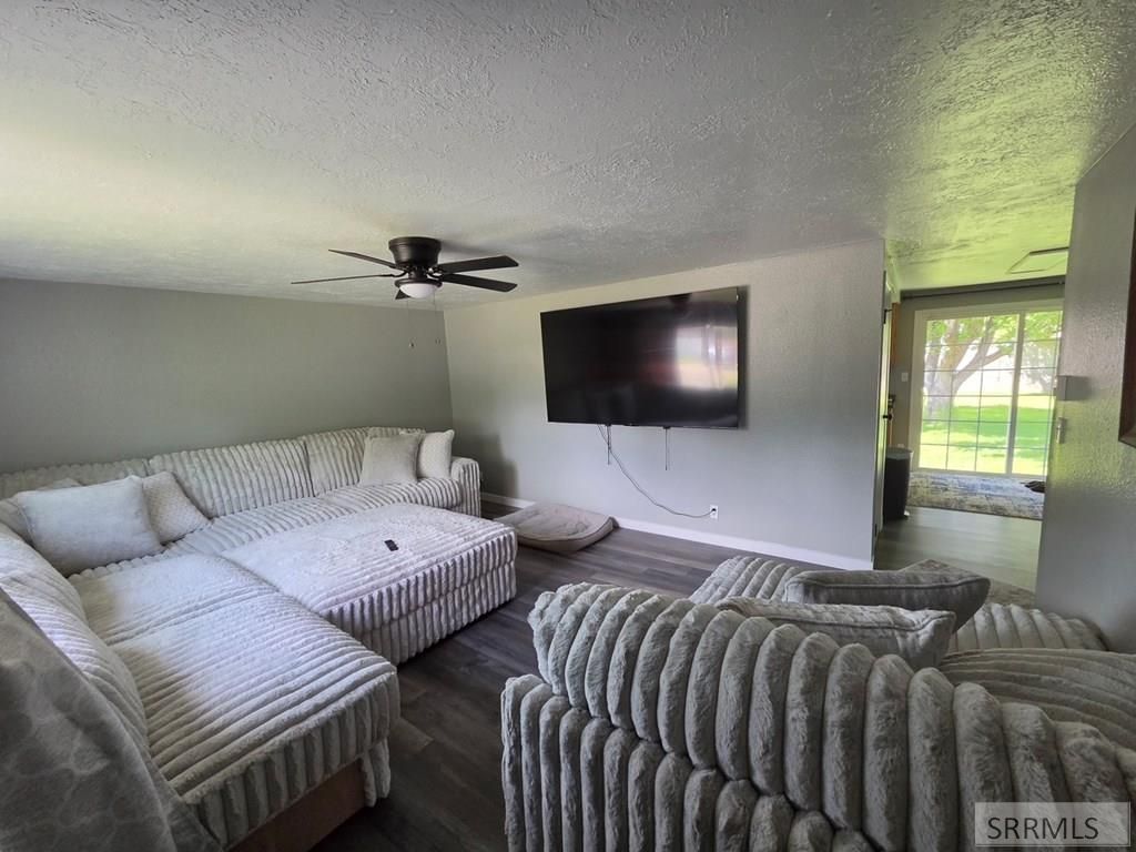 Image 8 of property listing at 1880 Carmel Drive, Idaho Falls, ID 83402
