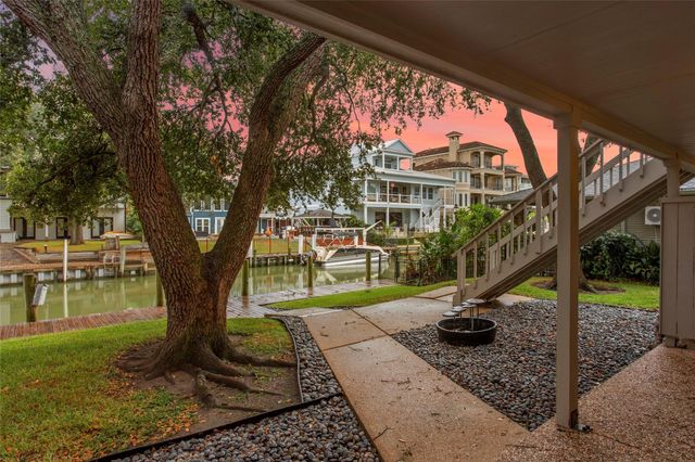 67 Harbor Lane, Kemah, TX 77565