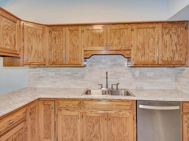 6320 Pine Ridge Drive 1B, Tinley Park, IL 60477