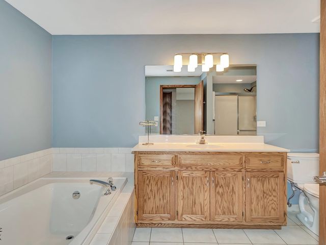 6320 Pine Ridge Drive 1B, Tinley Park, IL 60477