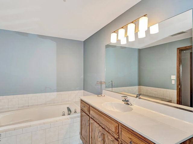 6320 Pine Ridge Drive 1B, Tinley Park, IL 60477