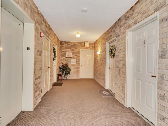 6320 Pine Ridge Drive 1B, Tinley Park, IL 60477
