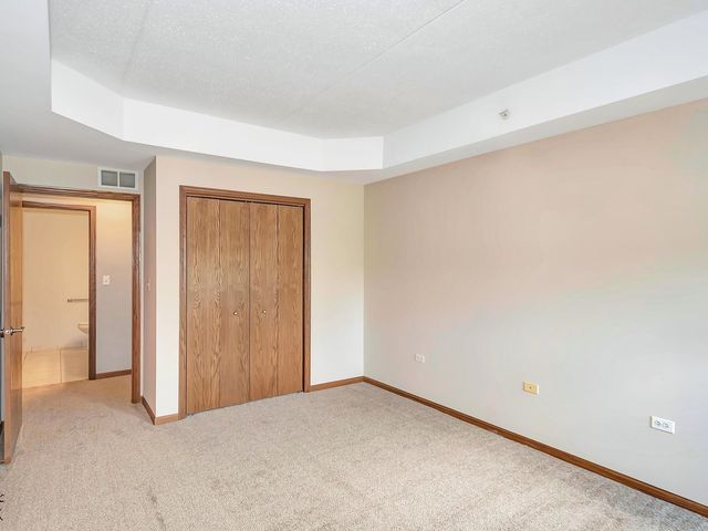 6320 Pine Ridge Drive 1B, Tinley Park, IL 60477