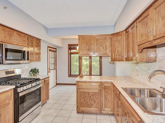 6320 Pine Ridge Drive 1B, Tinley Park, IL 60477