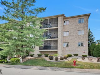 6320 Pine Ridge Drive 1B, Tinley Park, IL 60477