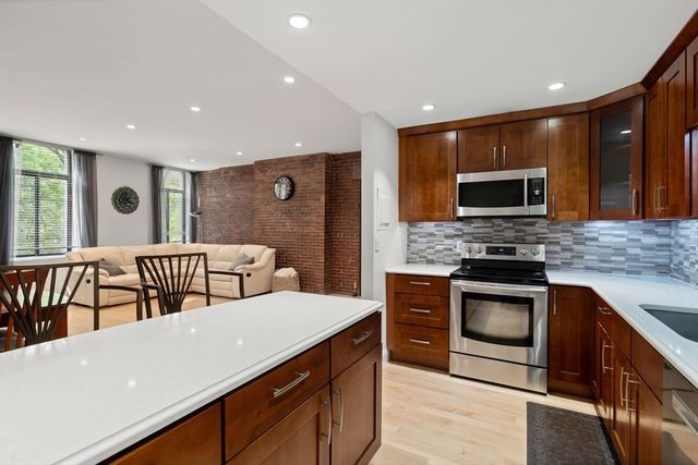 142 Commercial St 304, Boston, MA 02109