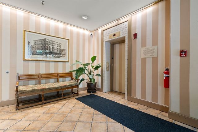 142 Commercial St 304, Boston, MA 02109