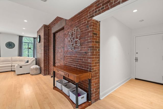 142 Commercial St 304, Boston, MA 02109