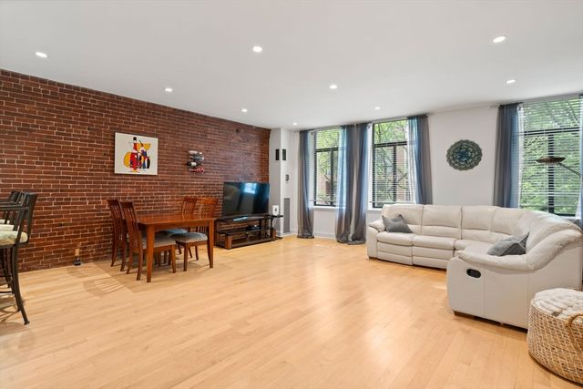 142 Commercial St 304, Boston, MA 02109