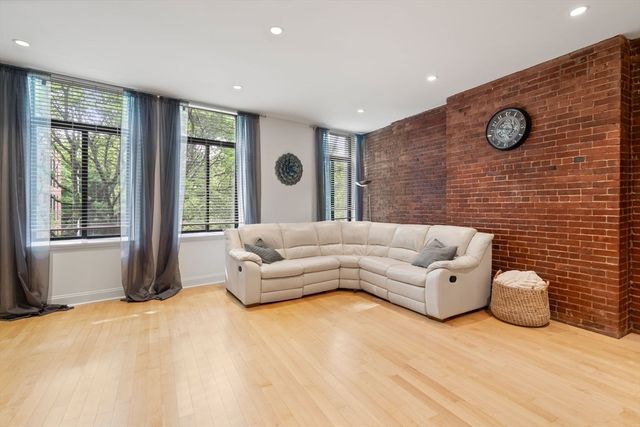 142 Commercial St 304, Boston, MA 02109