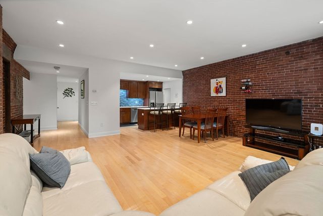 142 Commercial St 304, Boston, MA 02109