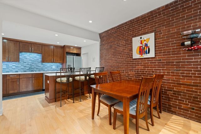142 Commercial St 304, Boston, MA 02109