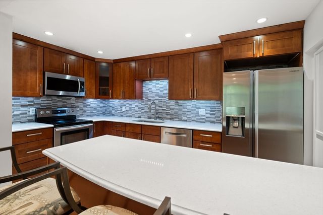 142 Commercial St 304, Boston, MA 02109