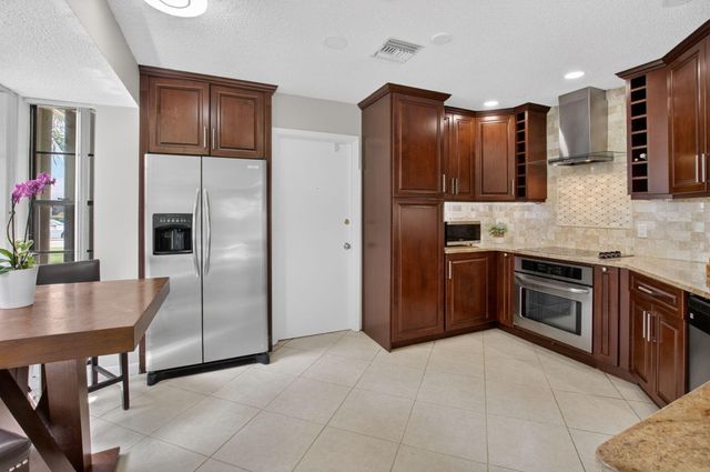 9901 Majorca Place, Boca Raton, FL 33434