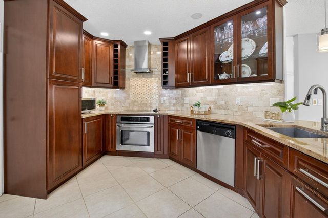 9901 Majorca Place, Boca Raton, FL 33434