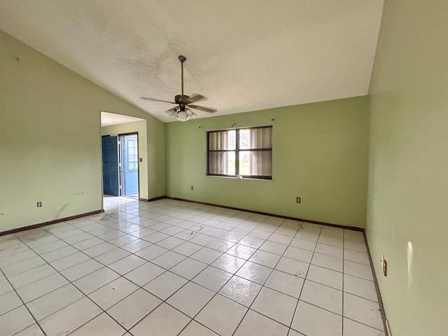5711 Killarney Avenue, Fort Pierce, FL 34951