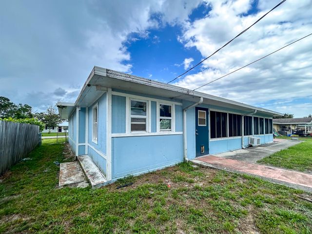 5711 Killarney Avenue, Fort Pierce, FL 34951